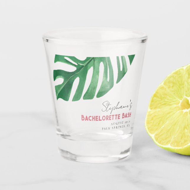 Grüne und rosa Tropische Monstera Bachelorette Schnapsglas (Vorderseite)