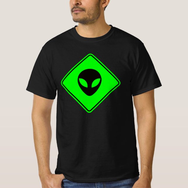 Grüne und schwarze Alien-Durchfahrtzone T-Shirt (Vorderseite)