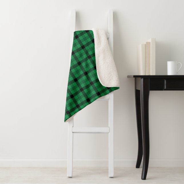 Grüne und schwarze, gemütliche Plaia Sherpadecke (Beispiel)