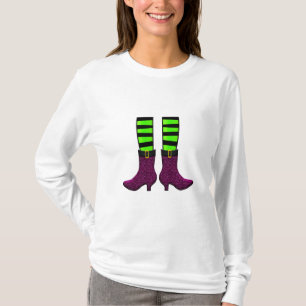 Grüne und schwarze Hexen mit Lila Stiefeln T-Shirt