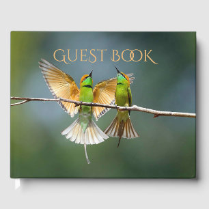 Grüne Vögel Frolisch auf dem Baumfoto Gästebuch