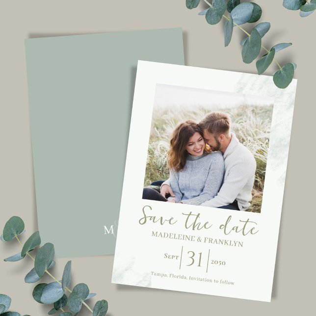 Grüne Wasserfarbe Save the Date Foto Hochzeit Einladung (Simple watercolor green Save the Date card template.)