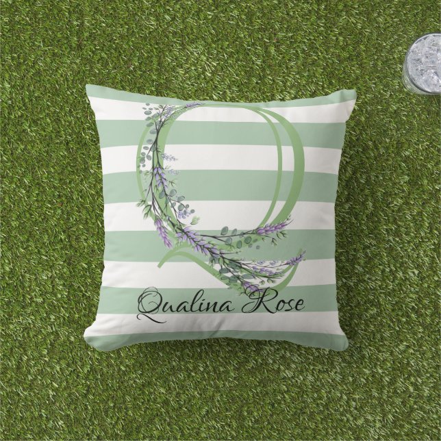 Grüne weiche Streifen Monogramm Lavendelgrün Kissen (Golfball-Marker)