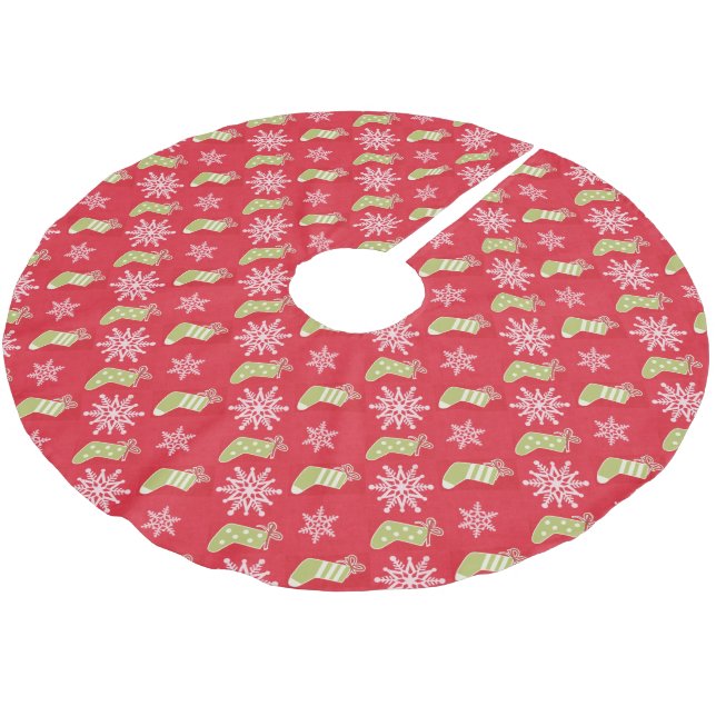 Grüne Weihnachts-Strumpf und Schneeflocken Rot Polyester Weihnachtsbaumdecke (Schrägansicht)