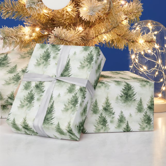 Grüne Weihnachtsbäume auf hellgrün Geschenkpapier (Feiertage)