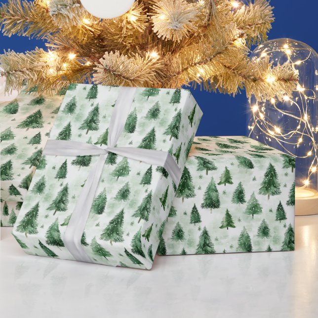 Grüne Weihnachtsbäume auf hellgrün Geschenkpapier (Feiertage)