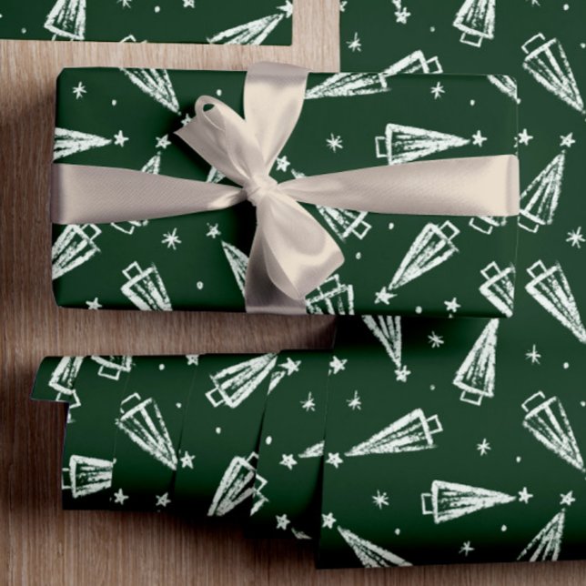 Grüne Weihnachtsbaumen Geschenkpapier (Unique Christmas wrapping paper in green with white trees. Simple yet beautiful Christmas pattern.)