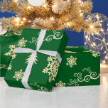 Grüne Weihnachtsfeier mit Schneeflocken Geschenkpapier<br><div class="desc">Ein festliches Muster von cremefarbenen Wirbel,  Schneeflocken und Weihnachtsbäumen,  verstreut über einen saisonalen grünen Hintergrund,  um Ihrem Geschenk einen lebhaften und bunten Blick für den Urlaub in diesem Jahr zu geben.</div>
