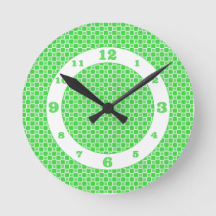 Grüne weiße monochrome Karos Runde Wanduhr