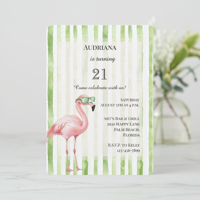 Grüne weiße Streifen Pink Flamingo Geburtstag Einladung (Stehend Vorderseite)