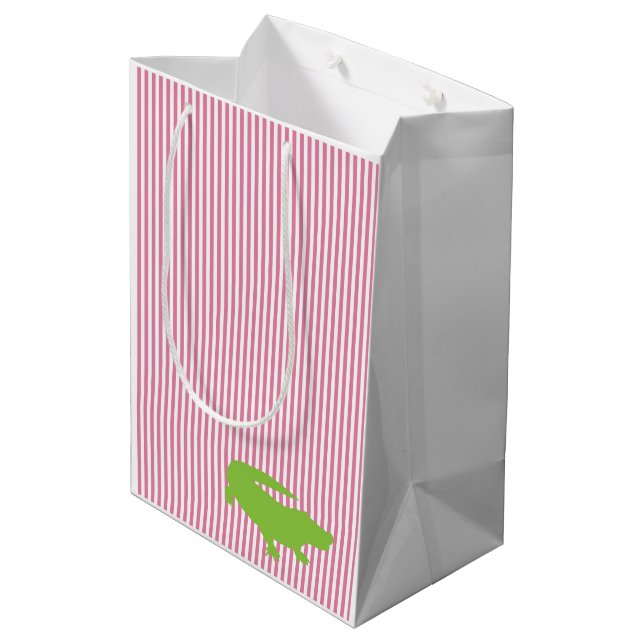 Grüner Alligator Rosa Streifen Preppy Bunte Spaß Mittlere Geschenktüte (Rückseite Schrägansicht)