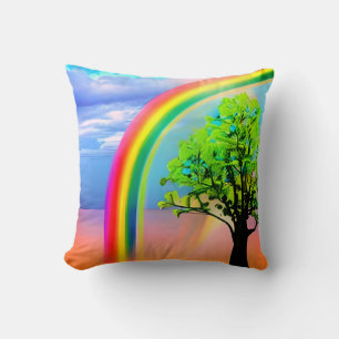 Grüner Baum unter einem Regenbogen Kissen