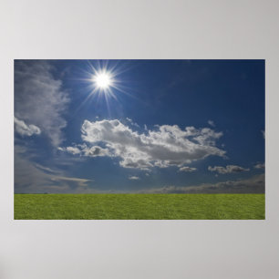 grüner Bereich, blauer Himmel, weiße Wolke Poster