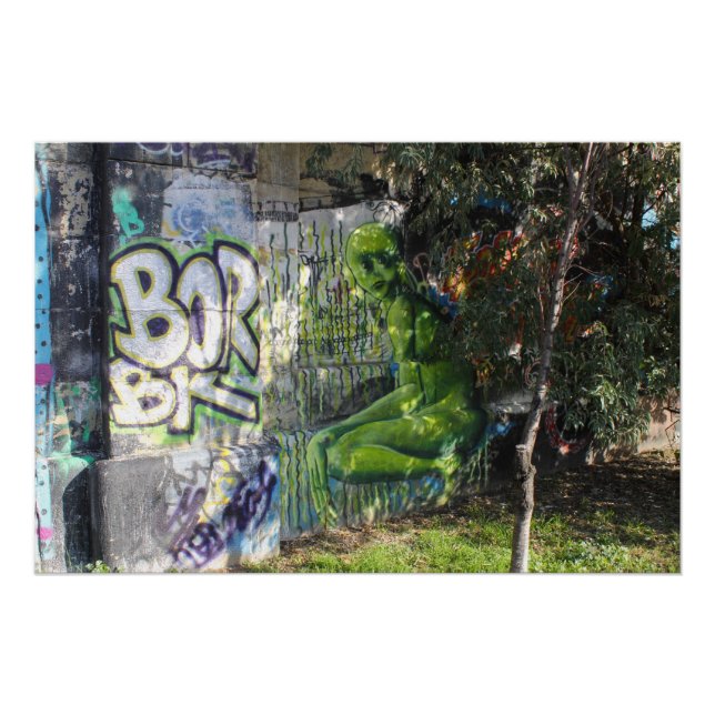 Grüner Besucher aus dem Weltraum Graffiti Poster (Vorderseite)