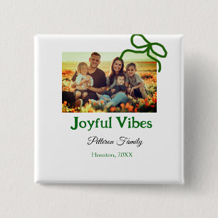 Grüner Bogen fröhlich Vibes fügt Familienname Foto Button