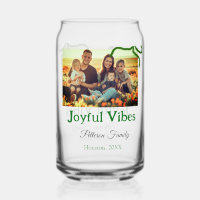 Grüner Bogen fröhlich Vibes fügt Familienname Foto