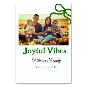Grüner Bogen fröhlich Vibes fügt Familienname Foto Tischnummer