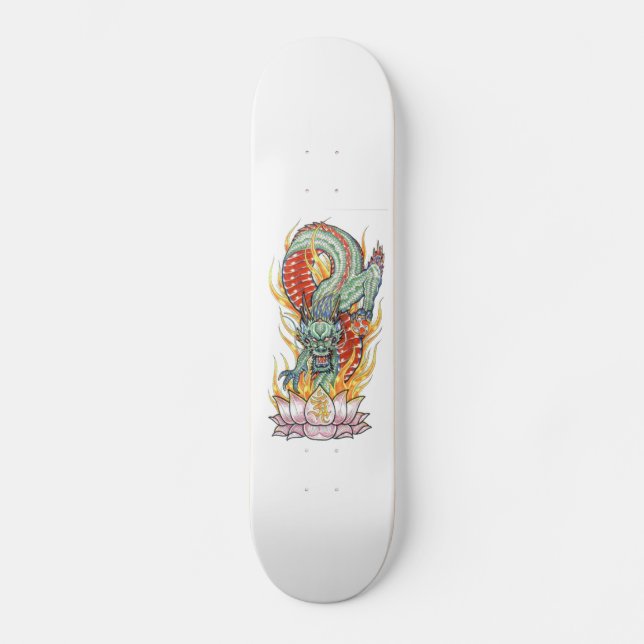 Grüner Drache auf einem flammenden Lotus-Skateboar Skateboard (Vorderseite)