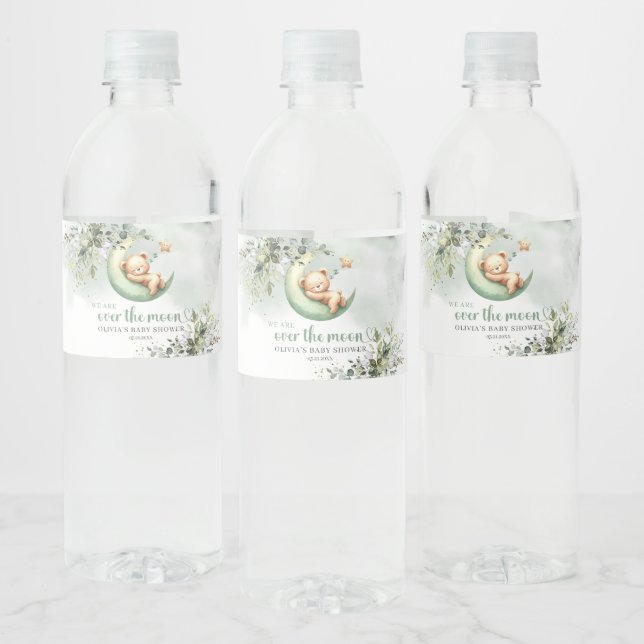 Grüner Eukalyptus schlafender Teddybär über dem Mo (Flaschen)