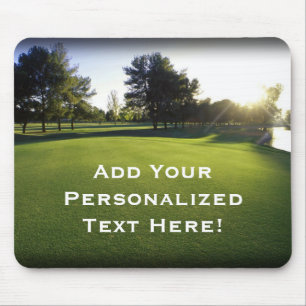 Grüner Golfplatz an der Dämmerung Mousepad