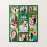 Grüner Graduate Senior Foto Collage Abschluss<br><div class="desc">Dieses moderne grüne Collage Puzzle für Senior Foto-Absolventen bietet Ihnen Ihre Lieblings-9 Studentenfotos. Dieses Abschluss-Design zeigt klassische weiße Typografie Ihres High School- oder Uni-Namens für die Klasse von 2023. Passen Sie dieses Sake-Geschenk mit Ihrem geschlossen Jahr unter der schwarzen Graduierenkappe an. Es verfügt über 2 horizontale Bilder, 5 vertikale Fotos...</div>