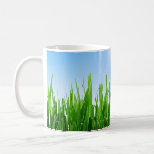 Grüner Grasgarten mit Blau Himmel Design Kaffeetasse (Links)