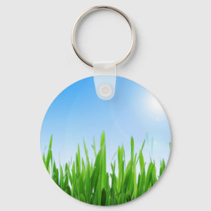 Grüner Grasgarten mit Blau Himmel Design Schlüsselanhänger