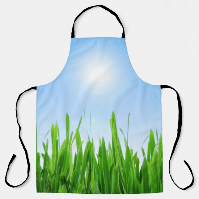 Grüner Grasgarten mit Blau Himmel Design Schürze (Vorderseite)