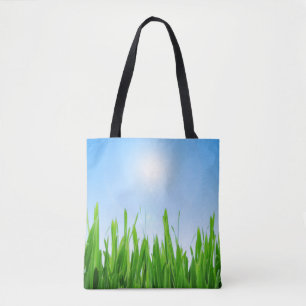 Grüner Grasgarten mit Blau Himmel Design Tasche