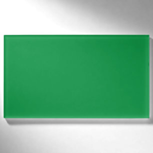Grüner Hintergrund mit weißer Grenze für das moder Namenschild