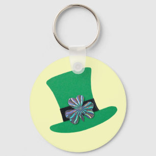 Grüner Hut und Silberklee für St. Patrick's Day Schlüsselanhänger