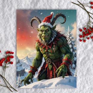 Grüner Krampus auf schneebedecktem Berggipfel zu W Feiertagspostkarte