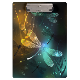 Grüner Libellenflug Klemmbrett