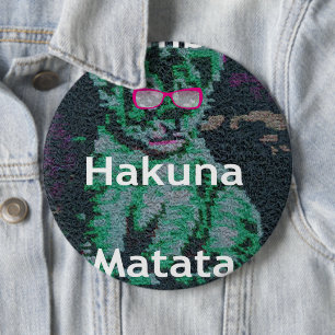 Grüner Löwe mit rosaroter Brille "Hakuna Matata" K Button