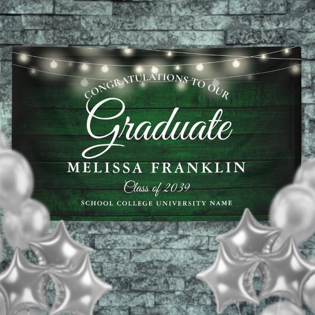 Grüner rustikaler Abschluss mit Holzsaitenleuchten Banner (Green Rustic Wood String Lights Graduation Banner)