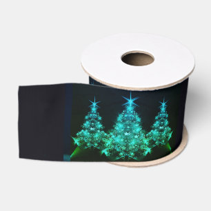 Grüner Schimmer der Sterne auf Weihnachtsbäumen Ripsband