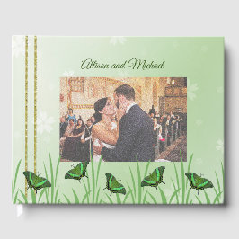 Grüner Schmetterling auf hellgrün - Hochzeit Gästebuch
