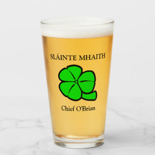 Grüner Shamrock St. Patrick's Day Blumenkunst Glas