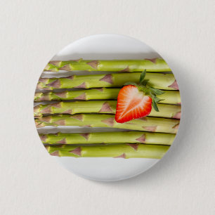 Grüner Spargel mit Erdbeerbeerübersicht Button