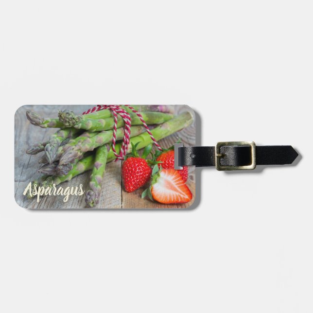 Grüner Spargel mit Erdbeere Gepäckanhänger (Vorderseite horizontal)