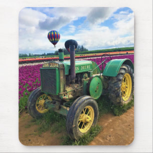 Grüner Traktor in Tulip Field, Oregon Mousepad