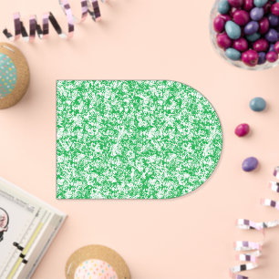 grüner und weißer Hintergrund mit kleinen weißen P Acryleinladungen