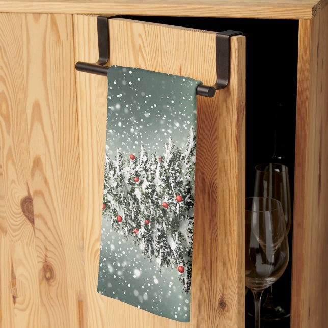 Grüner Weihnachtsbaum Bunte Ornamente Weißer Schne Geschirrtuch (Drittel gefaltet)