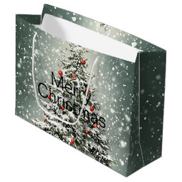 Grüner Weihnachtsbaum Bunte Ornamente Weißer Schne Große Geschenktüte