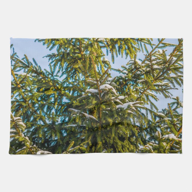 Grüner Weihnachtsbaum im Schnee Handtuch (Horizontal)