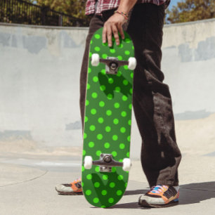 Grünes Auf-Dunkelgrün-Punkte-Musterdesign Skateboard