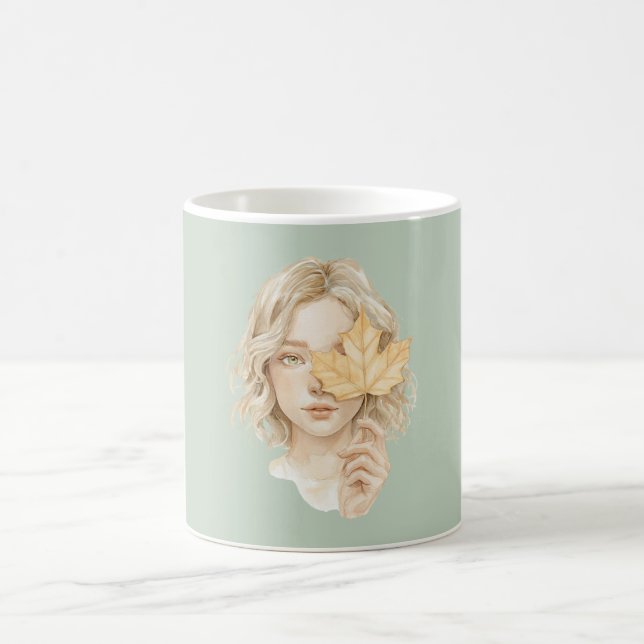 Grünes blondes Mädchen gelbes Blatt fällt Kaffeetasse (Mittel)