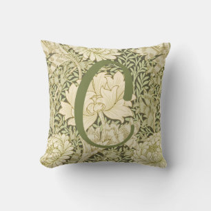 Grünes Blumendesign von Wm Morris mit Monogramm Kissen