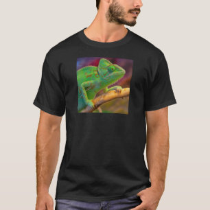 Grünes Chamäleon auf Ast T-Shirt