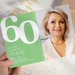 Grünes Foto 60. Geburtstagsparty Einladung<br><div class="desc">Mit diesen hellgrün-weißen Geburtstagsfeierlichkeiten schaffen Sie Ihren 60. Geburtstagsbash zu bleibenden Erinnerungen! Diese Einladungen mit einem großen, fetten Serif-Schriftart, der die Nummer '60', ein Foto des Geburtstagsjungen / -mädchens und eine moderne Vorlage zeigt, die leicht zu personalisieren ist, werden den Geist des Ereignisses einfangen. Mit ihrem einzigartigen Design werden diese...</div>
